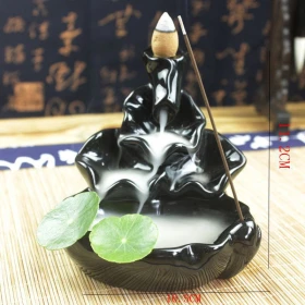 Thác   khói  xông  trầm