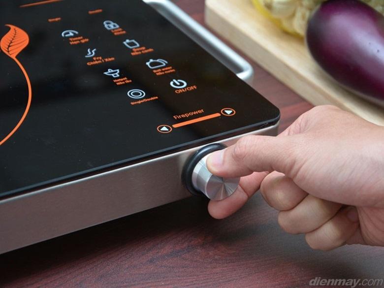 Điều khiển cảm ứng kết hợp núm vặn dễ sử dụng