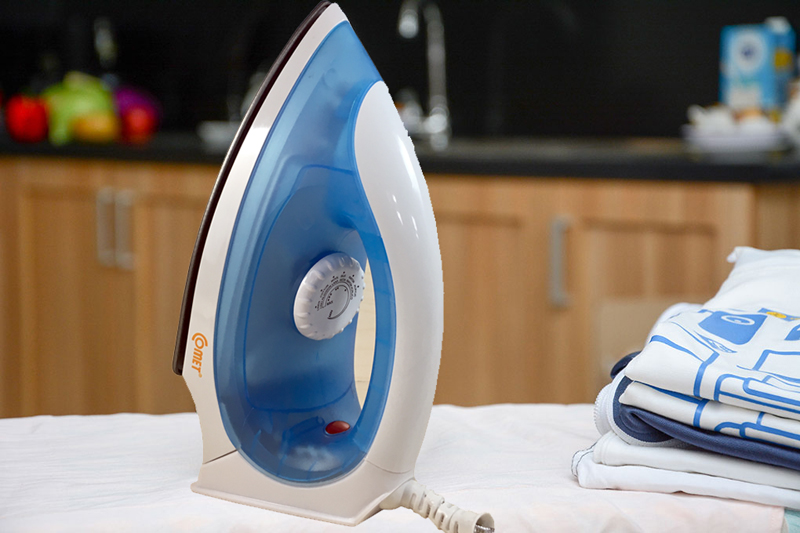 Bàn Ủi Khô COMET CM1126