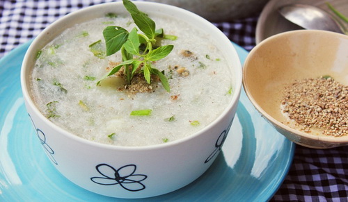 Một bát súp nóng vào buổi tối ngày mưa với ấm điện siêu tốc Rạng Đông