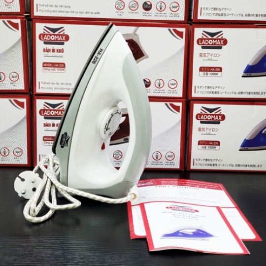 Bàn ủi  khô LADOMAX - Ha-226. Công Suất 1200W